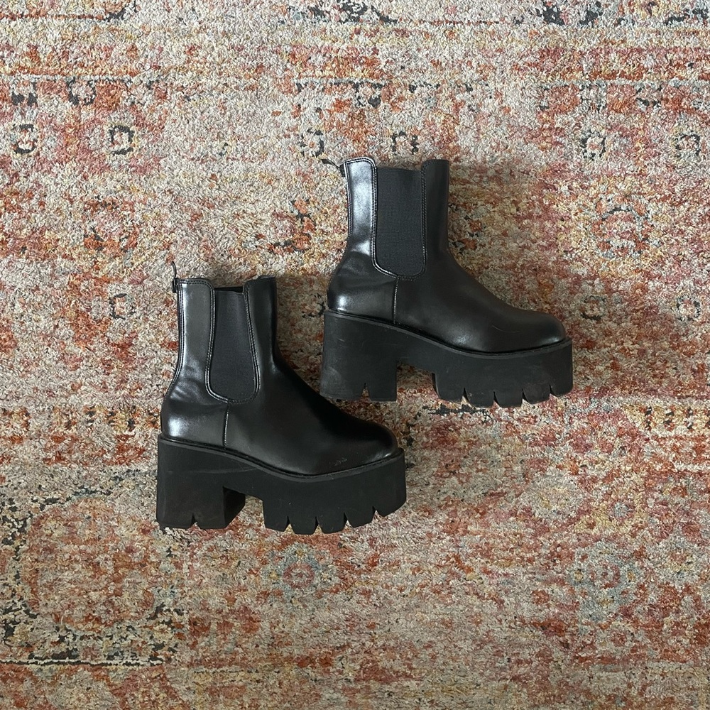 Supper light weight black boots